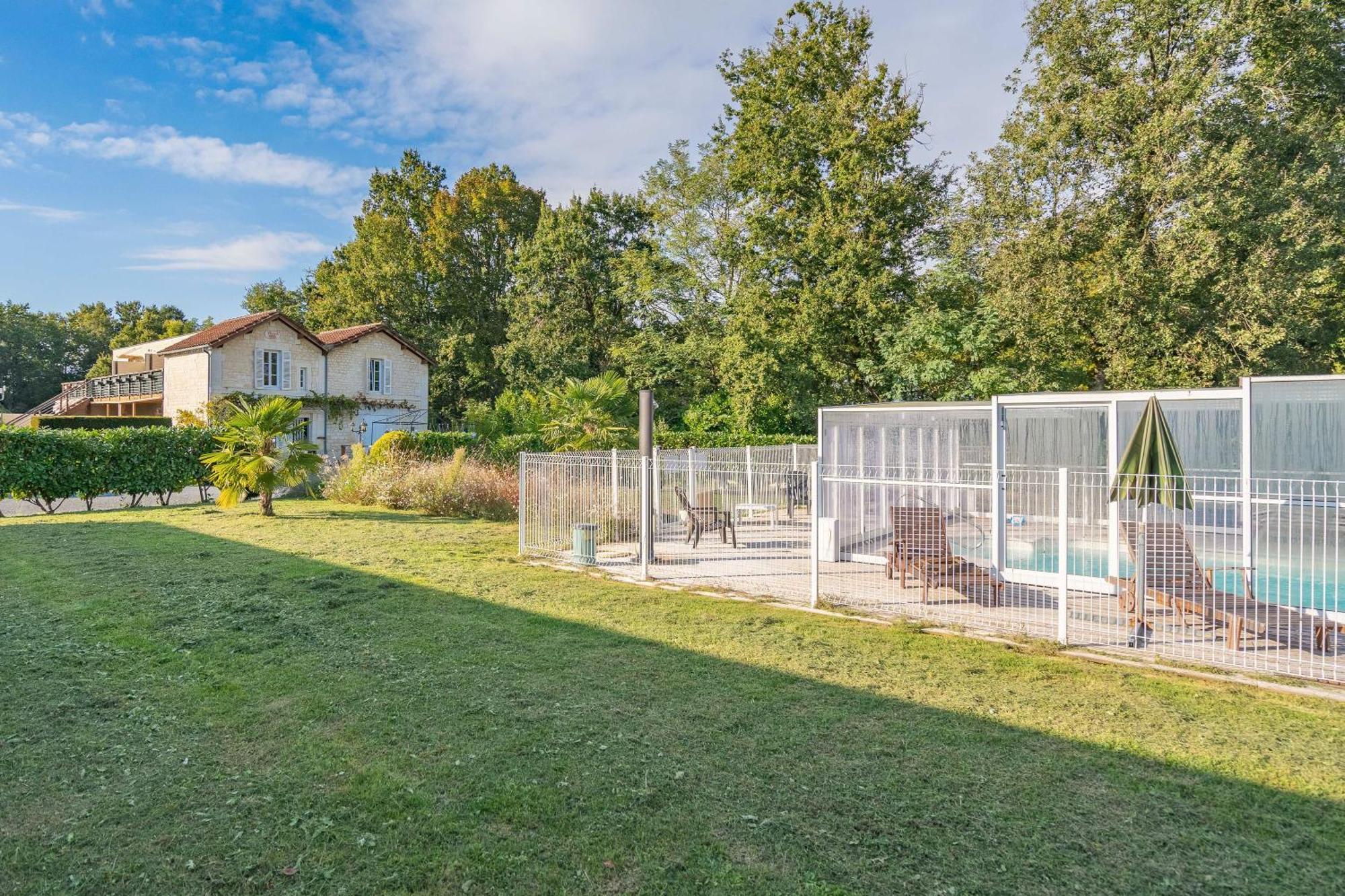 Pons Apartment Saint-Simon-de-Bordes Exterior photo